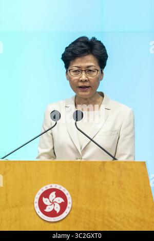 18. Juni 2019: Hongkong, China - die Geschäftsführerin von Hongkong, Carrie Lam, spricht während einer Pressekonferenz im Regierungssitz in Hongkong. Carrie Lam entschuldigte sich für die politischen Unruhen, die durch ein von Peking unterstütztes Gesetz ausgelöst wurden, das Auslieferungen an das chinesische Festland erlaubt hätte. (Credit Image: © Chan Long Hei/SOPA Images via ZUMA Wire) Stockfoto