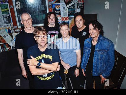 Juni 1, 2019 - Indianapolis, IN, USA - 01. Juni 2019 - Hamilton, Ontario, Kanada. Kanadischen New-Wave-Band "Images In Vogue ([zurück] Glen Nelson, Joe Vizvary, Derrick, Gyles [vorne] Dale Martindale, Ed Shaw, Tim Welch) fotografiert pre-Show in der Kasbah. Photo Credit: Brent Perniac/AdMedia (Credit Bild: © Brent Perniac/AdMedia über ZUMA Draht) Stockfoto