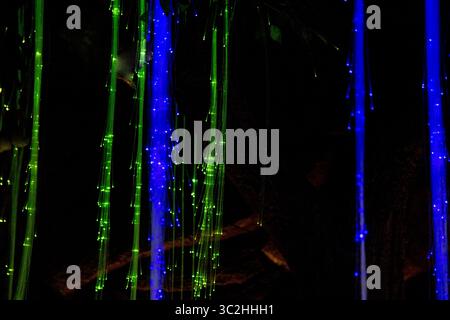 Grüne und blaue LWL-Lichter, die verwendet werden, um Unterwasser zu imitieren Stockfoto