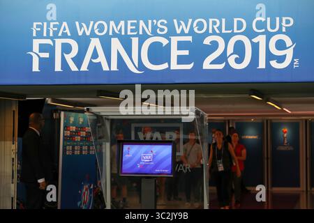 28. Juni 2019, Paris, Frankreich: VAR France und USA im Viertelfinale der Frauen-Fußball-Weltmeisterschaft im Parc des Princes Stadium. (Kreditbild: © Vanessa Carvalho/ZUMA Wire) Stockfoto