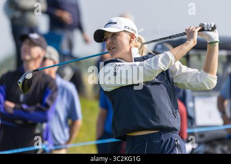 Irvine, Großbritannien. Juli 2025. Charley Hull aus England spielte bei der ISPS HANDA Scottish Open Golf Championship gegen Dundonald Links, Irvine, North Ayrshire, Schottland, Großbritannien. Sie beendete ihre erste Runde mit einem Ergebnis von 1 Under. Charley schlägt am 5. Ab. Quelle: Findlay/Alamy Live News Stockfoto