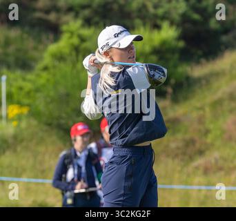 Irvine, Großbritannien. Juli 2025. Charley Hull aus England spielte bei der ISPS HANDA Scottish Open Golf Championship gegen Dundonald Links, Irvine, North Ayrshire, Schottland, Großbritannien. Sie beendete ihre erste Runde mit einem Ergebnis von 1 Under. Charley schlägt bei der zweiten ab. Quelle: Findlay/Alamy Live News Stockfoto