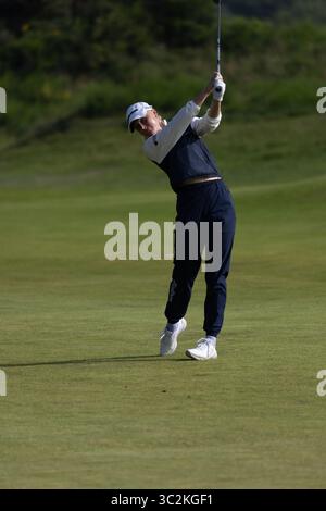 Irvine, Großbritannien. Juli 2025. Charley Hull aus England spielte bei der ISPS HANDA Scottish Open Golf Championship gegen Dundonald Links, Irvine, North Ayrshire, Schottland, Großbritannien. Sie beendete ihre erste Runde mit einem Ergebnis von 1 Under. Charley spielt ihren zweiten Schuss auf dem zweiten Fairway. Quelle: Findlay/Alamy Live News Stockfoto