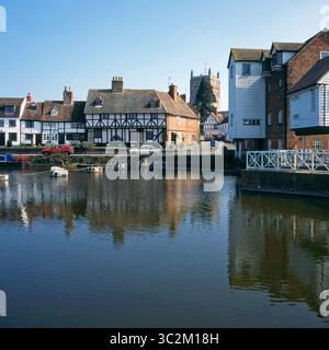 5. April 2003: Riverside Cottages, restaurierte Mühle, Tewkesbury, Gloucestershire, England Großbritannien, Europa Stockfoto