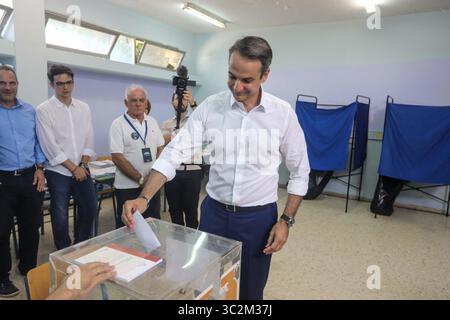 7. Juli 2019 - Athen, Griechenland - griechische Opposition neue Demokratie der konservative Parteichef Kyriakos Mitsotakis gibt bei einem Wahllokal in Athen seine Stimme ab (Foto: © Eurokinissi via ZUMA Wire) Stockfoto
