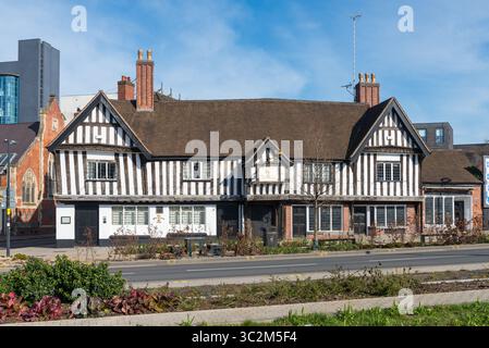 The Old Crown in Deritend High Street, Digbeth, Birmingham ist der älteste Pub in Birmingham, der über 650 Jahre alt ist Stockfoto