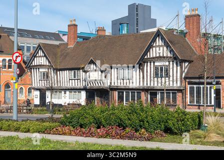 The Old Crown in Deritend High Street, Digbeth, Birmingham ist der älteste Pub in Birmingham, der über 650 Jahre alt ist Stockfoto