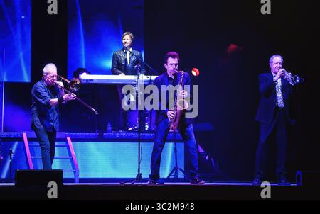 Juni 15, 2019 - Indianapolis, IN, USA - 15. Juni 2019 - Hamilton, Ontario, Kanada. James Pankow, Robert Lamm, Ray Herrmann und Lee Loughnane der legendären Band Chicago live im Konzert an FirstOntario Center. Photo Credit: Brent Perniac/AdMedia (Credit Bild: © Brent Perniac/AdMedia über ZUMA Draht) Stockfoto