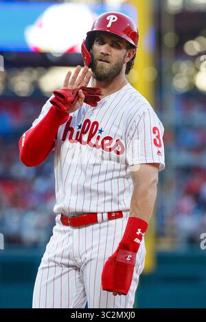 12. Juli 2019: Der Rechtsfeldspieler Bryce Harper (3) der Philadelphia Phillies reagiert während des MLB-Spiels zwischen den Washington Nationals und Philadelphia Phillies im Citizens Bank Park in Philadelphia, Pennsylvania. Christopher Szagola/CSM(Kreditbild: &Copy; Chris Szagola/CSM via ZUMA Wire) Stockfoto