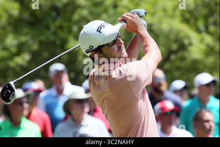 Juli 14, 2019 - Silvis, Iowa, USA - Cameron Tringale paßt seinen Antrieb aus der erste T-Stück während der Endrunde, die von der John Deere Klassiker an TPC Deere Run in Silvis, Illinois Samstag, 14. Juli 2019. (Bild: © Kevin E. Schmidt/Viererkabel - Zeiten über ZUMA Draht) Stockfoto