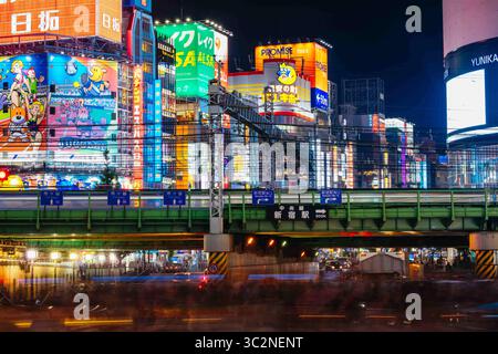 18. Mai 2019 - Shinjuku, Japan, 18. Mai 2019: Neonschilder beleuchten das Tokyoâ geschäftige Stadtviertel Shinjuku in der Nacht (Foto: © Chris Putnam/ZUMA Wire) Stockfoto