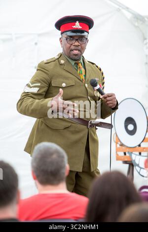 13. Juli 2019: Northampton, Vereinigtes Königreich: Der Comedian Obonjo führt seine Show Goddbye Mr President am 1. Tag des Comedy Crate Comedy Festivals 2019 in Northampton auf. (Kreditbild: © Keith Mayhew/SOPA Images via ZUMA Wire) Stockfoto