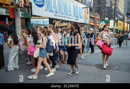 Menschenmassen am Times Square in New York am Mittwoch, 9. Juli 2025. New York City erlebt in diesem Jahr einen Rückgang des Tourismus, der Berichten zufolge auf die Politik der Trump-Regierung zurückzuführen ist. (© Richard B. Levine) Stockfoto