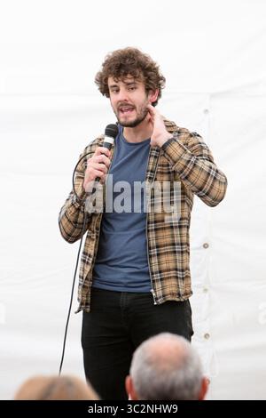 14. Juli 2019 – Northampton, Großbritannien – der Comedian Josh Pugh führt seine Show Vielleicht die Real Comedy Awards sind die Freunde, die wir unterwegs gemacht haben, am zweiten Tag des Comedy Crate Comedy Festivals 2019 in Northampton auf. (Kreditbild: © Keith Mayhew/SOPA Images via ZUMA Wire) Stockfoto