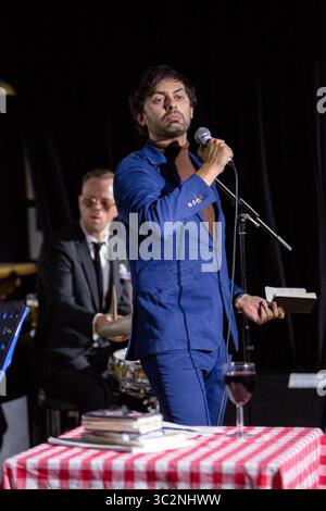 14. Juli 2019: Der Komiker Marcel Lucont spielt seine Show No Dix am 2. Tag des Comedy Crate Comedy Festivals 2019 in Northampton. (Kreditbild: © Keith Mayhew/SOPA Images via ZUMA Wire) Stockfoto