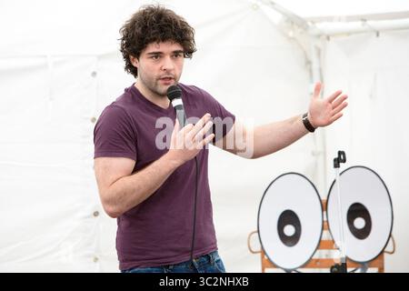 14. Juli 2019: Der Comedian EDD Hedges spielt seine Show Shut IT Down Carol am Comedy Crate Comedy Festival in Northampton. (Kreditbild: © Keith Mayhew/SOPA Images via ZUMA Wire) Stockfoto