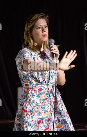 14. Juli 2019: Die Komikerin Lou Sanders spielt ihre Show Say Hello to Your New Step Mummy am 2. Tag des Comedy Crate Comedy Festivals 2019 in Northampton. (Kreditbild: © Keith Mayhew/SOPA Images via ZUMA Wire) Stockfoto