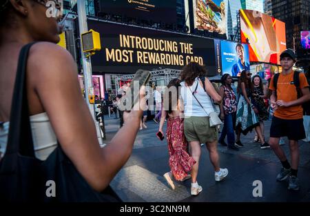 Aktivitäten am Times Square in New York am Mittwoch, 23. Juli 2025. New York City erlebt in diesem Jahr einen Rückgang des Tourismus, der Berichten zufolge auf die Politik der Trump-Regierung zurückzuführen ist. (© Richard B. Levine) Stockfoto