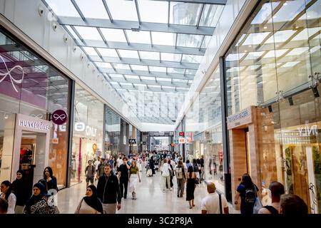 UTRECHT - Einkaufen in Hoog Catharijne sind die Leute einkaufen. ANP /HOLLANDSE HOOGTE /ROBIN UTRECHT niederlande Out - belgien Out Stockfoto