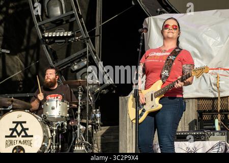 Juli 20, 2019 - Twin Lakes, Wisconsin, USA - ASHLEY MCBRYDE während des Landes Donner Music Festival in Twin Lakes, Wisconsin (Credit Bild: © Daniel DeSlover/ZUMA Draht) Stockfoto