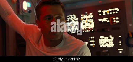 ERSCHEINUNGSDATUM: 20. September 2019 TITEL: Ad Astra STUDIO: New Regency Pictures REGISSEUR: James Gray PLOT: Ein Astronaut reist an die Außenränder des Sonnensystems, um seinen Vater zu finden und ein Geheimnis zu lüften, das das Überleben unseres Planeten bedroht. Er enthüllt Geheimnisse, die die Natur der menschlichen Existenz und unseren Platz im Kosmos in Frage stellen. DIE HAUPTROLLE: BRAD PITT als Roy McBride. (Kreditbild: © New Regency Pictures/Entertainment Pictures/ZUMAPRESS.com) Stockfoto