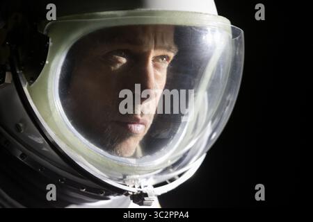 ERSCHEINUNGSDATUM: 20. September 2019 TITEL: Ad Astra STUDIO: New Regency Pictures REGISSEUR: James Gray PLOT: Ein Astronaut reist an die Außenränder des Sonnensystems, um seinen Vater zu finden und ein Geheimnis zu lüften, das das Überleben unseres Planeten bedroht. Er enthüllt Geheimnisse, die die Natur der menschlichen Existenz und unseren Platz im Kosmos in Frage stellen. DIE HAUPTROLLE: BRAD PITT als Roy McBride. (Kreditbild: © New Regency Pictures/Entertainment Pictures/ZUMAPRESS.com) Stockfoto