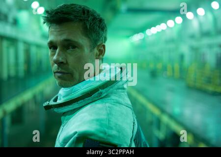 ERSCHEINUNGSDATUM: 20. September 2019 TITEL: Ad Astra STUDIO: New Regency Pictures REGISSEUR: James Gray PLOT: Ein Astronaut reist an die Außenränder des Sonnensystems, um seinen Vater zu finden und ein Geheimnis zu lüften, das das Überleben unseres Planeten bedroht. Er enthüllt Geheimnisse, die die Natur der menschlichen Existenz und unseren Platz im Kosmos in Frage stellen. DIE HAUPTROLLE: BRAD PITT als Roy McBride. (Kreditbild: © New Regency Pictures/Entertainment Pictures/ZUMAPRESS.com) Stockfoto