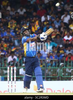 Juli 26, 2019, Colombo, Western Province, Sri Lanka: Sri Lankan cricketer Angelo Mathews spielt einen Schuß während der Erste Tag International Cricket Match zwischen Sri Lanka und Bangladesch auf der R. Premadasa Stadium in Colombo am 26. Juli 2019. (Bild: © pradeep Dambarage/ZUMA Draht) Stockfoto