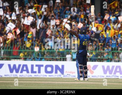 26. Juli 2019, Colombo, westliche Provinz, Sri Lanka: Der Sri-lankische Cricketspieler Kusal Perer feiert am 26. Juli 2019 im R.Premadasa Stadion in Colombo ein hundertjähriges Treffer während des ersten internationalen Cricketspiels zwischen Sri Lanka und Bangladesch. (Bild: © Pradeep Dambarage/ZUMA Wire) Stockfoto