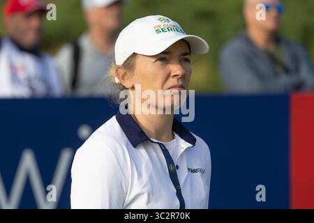 Irvine, Großbritannien. Juli 2025. Bronte Law aus Stockport, England, spielte bei der ISPS HANDA Scottish Open Golf Championship gegen Dundonald Links, Irvine, North Ayrshire, Schottland, Großbritannien. Das Bild von ihr, die das erste T-Stück spielt. Sie beendete ihre erste Runde mit einem Ergebnis von plus 2. Quelle: Findlay/Alamy Live News Stockfoto