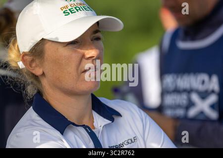 Irvine, Großbritannien. Juli 2025. Bronte Law aus Stockport, England, spielte bei der ISPS HANDA Scottish Open Golf Championship gegen Dundonald Links, Irvine, North Ayrshire, Schottland, Großbritannien. Das Bild von ihr, die das erste T-Stück spielt. Sie beendete ihre erste Runde mit einem Ergebnis von plus 2. Quelle: Findlay/Alamy Live News Stockfoto