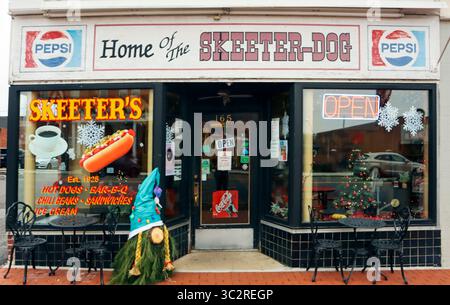 Skeeter’s World Famous Hot Dogs in Wytheville, VA, serviert seit 1925 Millionen von „Skeeter Dogs“ an der alten Main Street. Stockfoto
