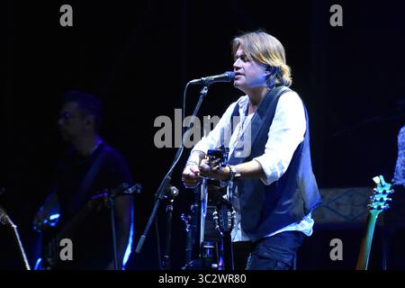 Cosenza, Italien. Juli 2025. COSENZA, ITALIEN - 24. JULI 2025: Der italienische Sänger Cristiano de Andre tritt am 24. Juli 2025 in der Arena Rendano auf. Quelle: Live Media Publishing Group/Alamy Live News Stockfoto