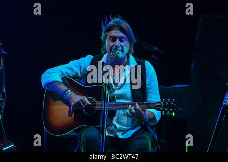 Cosenza, Italien. Juli 2025. COSENZA, ITALIEN - 24. JULI 2025: Der italienische Sänger Cristiano de Andre tritt am 24. Juli 2025 in der Arena Rendano auf. Quelle: Live Media Publishing Group/Alamy Live News Stockfoto
