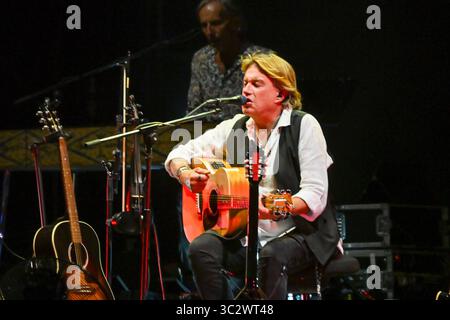 Cosenza, Italien. Juli 2025. COSENZA, ITALIEN - 24. JULI 2025: Der italienische Sänger Cristiano de Andre tritt am 24. Juli 2025 in der Arena Rendano auf. Quelle: Live Media Publishing Group/Alamy Live News Stockfoto