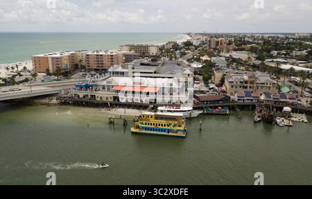 12. August 2019, Madeira Beach, Florida, USA: Eine Luftaufnahme von John's Pass Village und Boardwalk am Montag, 12. August 2019 in Madeira Beach. Ben Mallah kauft die Marina am John's Pass, zu der die Promenade, Bubba Gump, Hooters und der freundliche Fischer gehören. (Bild: © Dirk Shadd | Times/Tampa Bay Times via ZUMA Wire) Stockfoto