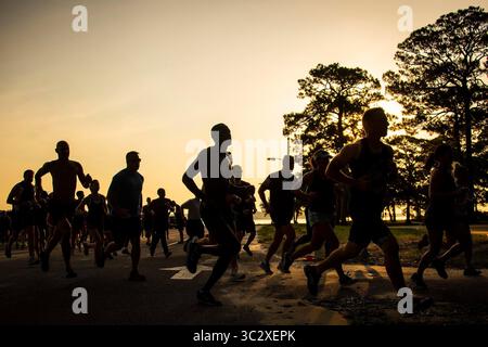 9. August 2019 - Eglin Air Force Base, Florida, USA - Luftwaffenflugzeuge treten im Rahmen eines Lauf- und Schwimmwettbewerbs auf der Eglin Air Force Base, Florida, 9. August 201 gegeneinander an (Bild: © U.S. Air Force/ZUMA Wire/ZUMAPRESS.com) Stockfoto