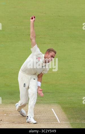 LONDON, ENGLAND. 17. AUGUST 2019: Stuart Broad of England Bowling während des 2. Specsavers Ashes Test Matches auf dem Lords Cricket Ground, London, England. (Credit Image: &Copy; ESPA Photo Agency/CSM via ZUMA Wire) Stockfoto