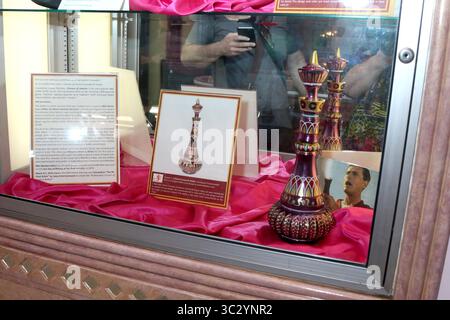 21. August 2019, Los Angeles, CA, USA: LOS ANGELES - 21. August: Genie Bottle from I Dream of Jeannie bei der Barbara Eden Tribute Exhibition Opening Night im Hollywood Museum am 21. August 2019 in Los Angeles, CA (Credit Image: © Kathy Hutchins Via ZUMA Wire) Stockfoto