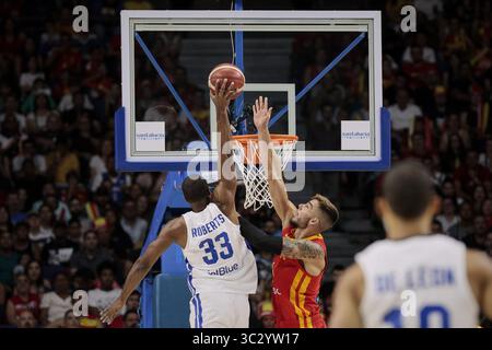 22. August 2019, Madrid, Spanien: Willy Hernangomez aus Spanien und Ronald Roberts Jr aus der Dominikanischen Republik werden während des Freundschaftsspiels zwischen Spanien und der Dominikanischen Republik im Wizink Center in Madrid gesehen. (Credit Image: © Legan P. Mace/SOPA Images via ZUMA Wire) Stockfoto
