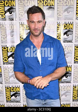 San Diego, USA. Juli 2025. Luke Macfarlane kam am 24. Juli 2025 im Hilton Bayfront Hotel in 2025 San Diego, CA. © Starbuck/ Credit: AFF/Alamy Live News zum Hallmark „HallStars“-Panel Stockfoto
