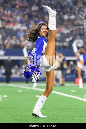 29. August 2019: Ein Dallas Cowboys Cheerleader tritt während eines NFL-Vorsaisonspiels zwischen den Tampa Bay Buccaneers und den Dallas Cowboys im AT&T Stadium in Arlington auf, TX Tampa Bay besiegte Dallas 17-15 Albert Pena/CSM(Credit Image: &Copy; Albert Pena/CSM via ZUMA Wire) Stockfoto