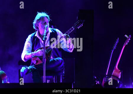 Cosenza, Italien. Juli 2025. Der italienische Sänger Cristiano de Andre tritt am 24. Juli 2025 in der Arena Rendano in Cosenza auf. (Foto: Andrea Rosito/NurPhoto)0 Credit: NurPhoto SRL/Alamy Live News Stockfoto