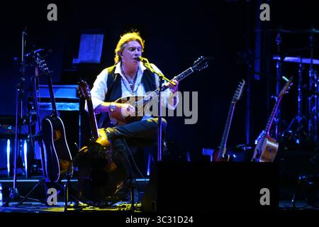 Cosenza, Italien. Juli 2025. Der italienische Sänger Cristiano de Andre tritt am 24. Juli 2025 in der Arena Rendano in Cosenza auf. (Foto: Andrea Rosito/NurPhoto)0 Credit: NurPhoto SRL/Alamy Live News Stockfoto
