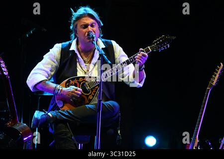 Cosenza, Italien. Juli 2025. Der italienische Sänger Cristiano de Andre tritt am 24. Juli 2025 in der Arena Rendano in Cosenza auf. (Foto: Andrea Rosito/NurPhoto)0 Credit: NurPhoto SRL/Alamy Live News Stockfoto