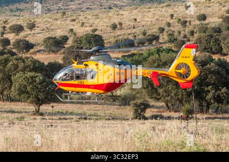 Eurocopter EC-135-T2 Hubschrauber der Military Emergency Unit (UME) der spanischen Armee. Stockfoto