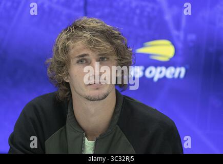 2. September 2019, Flushing Meadows, New York, Vereinigte Staaten von Amerika: Alexander Zverev nimmt an einer Pressekonferenz Teil, nachdem er am 8. Tag der US Open 2019 im USTA Billie Jean King National Tennis Center am 2. September 2019 im Stadtteil Flushing im Stadtteil Queens in New York City verloren hatte. JAVIER ROJAS/PI (Bild: © Prensa Internacional Via ZUMA Wire) Stockfoto