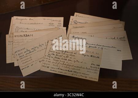 Karteikarten im Bletchley Park, die deutsche Geheimwaffen enthüllen - die V1 fliegende Bombe und die V2-Rakete - Bletchley Park - Bletchley - England Großbritannien Stockfoto