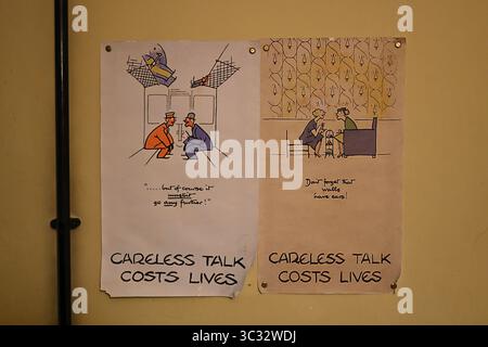 Poster „Unachtsames Gespräch im 2. Weltkrieg kostet Leben“ Stockfoto