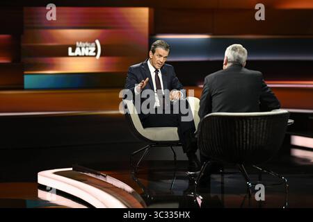 Markus Lanz li. mit Joachim Gauck 07/25 ihr Markus Lanz li. Und Joachim Gauck am 24. Juli 2025 in Markus Lanz , ZDF Aufzeichnung vom 17. Juli Deutschland deutsch deutscher Mann Politik Politiker Theologe ehemaliger Bundesbeauftragter Stasi-Unterlagen Behörde Behördenleiter Pastor Pfarrer Ex-Bundespräsident Männer Italien italienisch italienischer italienisch-deutscher Moderator Fotografie Fotograf Journalist Journalismus deutscher ehemaliger Bundespräsident deutsch-italienischer Journalismus Journalist Autor Autor Autor Moderator deutsch-italienischer Moderator Fotograf quer ganz sitzend sprechend ge Stockfoto